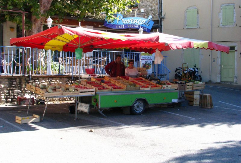 Marché hebdomadaire du vendredi matin à La Coucourde - 0