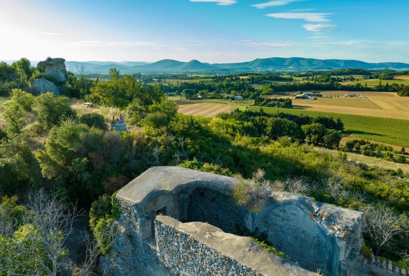 Les ruines du château fortifié et la table d’orientation à La Bâtie-Rolland - 0