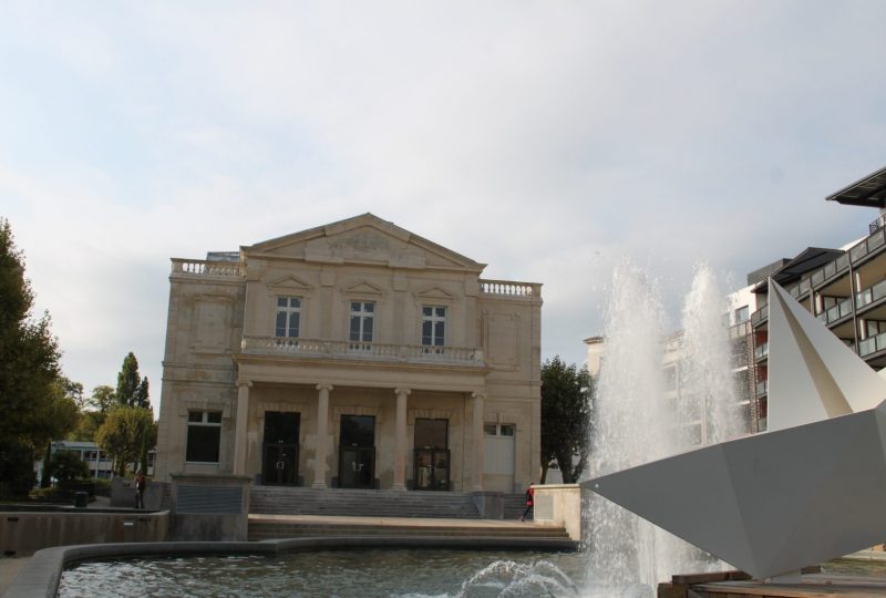 Le théâtre municipal à Montélimar - 0